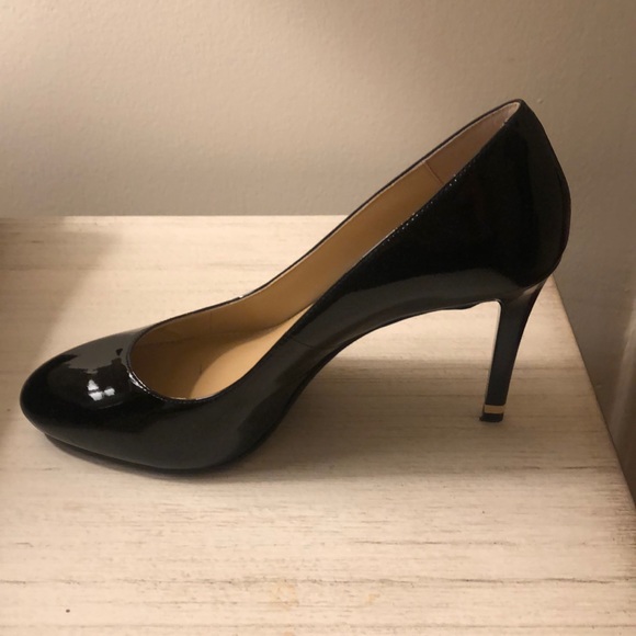 Michael Kors BRAND NEW black/gold Ashby Flex Pump - Picture 3 of 4